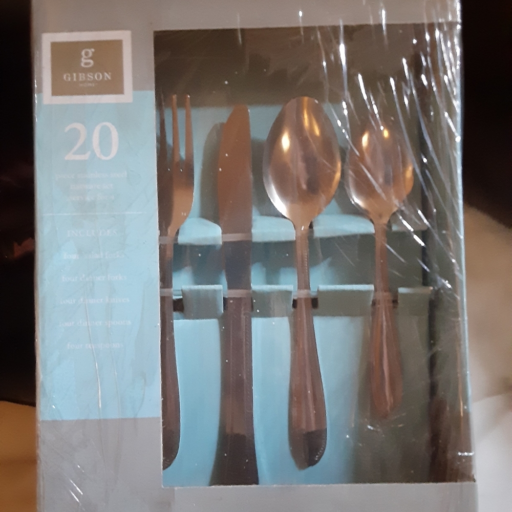 Silverware Set - Picture 3 of 6